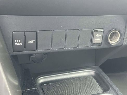 Used 2017 Toyota RAV4 XLE image 19