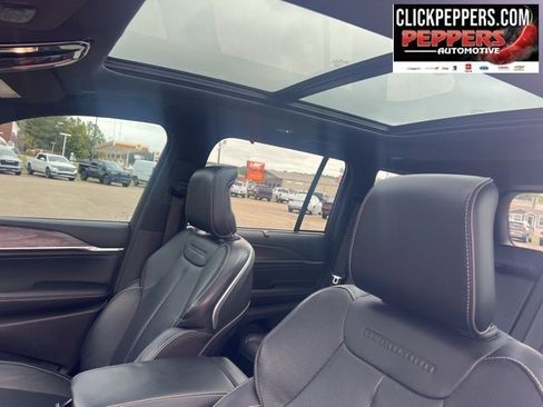 Used 2022 Jeep Grand Cherokee Overland w/ Luxury Tech Group IV image 14