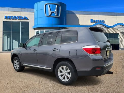 Used 2013 Toyota Highlander FWD w/ Cold Weather Pkg image 3