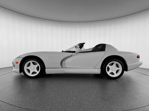 Used 1996 Dodge Viper RT/10 image 2
