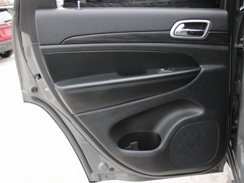 Used 2022 Jeep Grand Cherokee Laredo X image 22