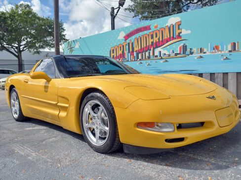 Used 2003 Chevrolet Corvette Coupe w/ Preferred Equipment Group image 30
