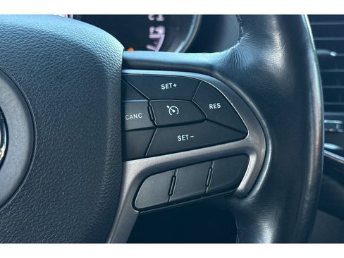 Used 2021 Jeep Grand Cherokee Laredo X image 28