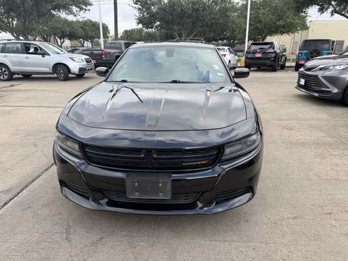 Used 2021 Dodge Charger SXT w/ Blacktop Package RWD image 2