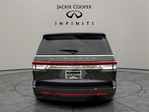 Used 2022 Lincoln Navigator Reserve image 4