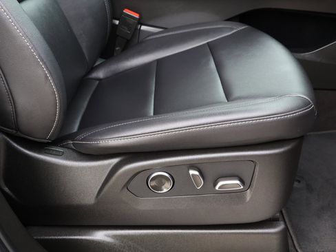 Certified 2025 Cadillac Escalade ESV Luxury image 24