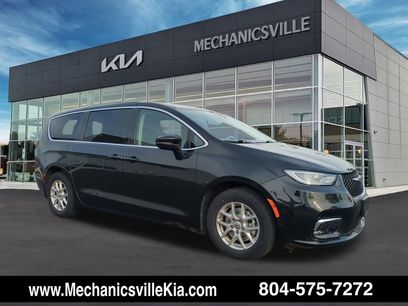 Used 2023 Chrysler Pacifica Touring-L