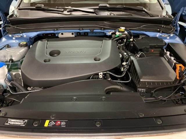 Used 2025 Volvo XC40 B5 Plus AWD/4WD image 89