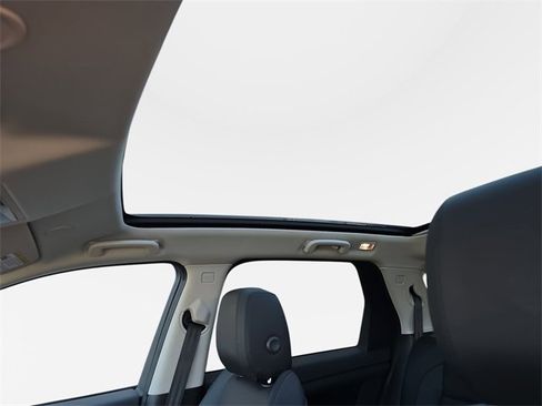 Used 2025 Land Rover Discovery Sport S image 32