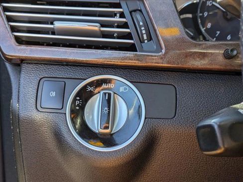 Used 2013 Mercedes-Benz E 350 4MATIC Sedan image 10