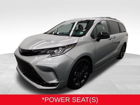 Used 2025 Toyota Sienna XSE image 4