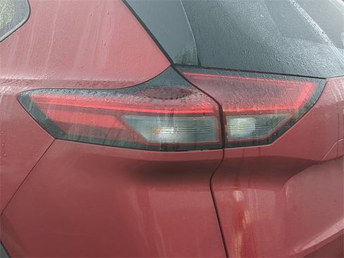 Used 2023 Nissan Rogue SV image 10