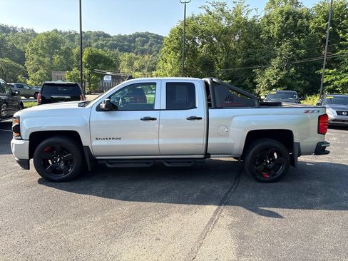 Used 2017 Chevrolet Silverado 1500 LT w/ Redline Edition AWD/4WD image 2
