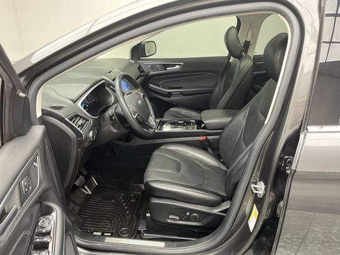 Certified 2019 Ford Edge Titanium w/ Equipment Group 301A FWD image 3