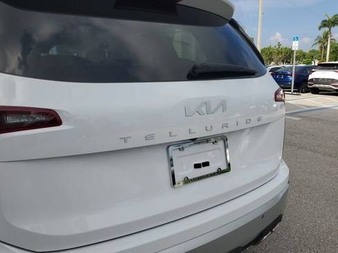 Certified 2024 Kia Telluride S FWD image 7