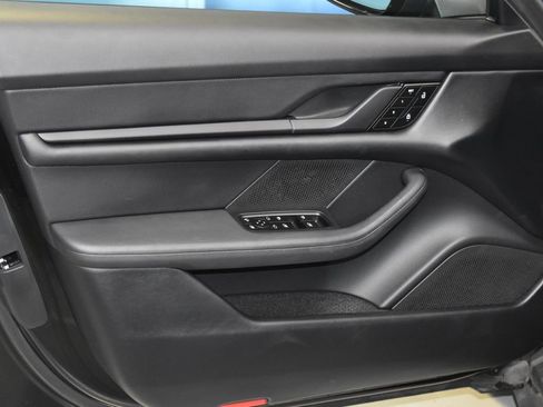 Used 2023 Porsche Taycan image 7