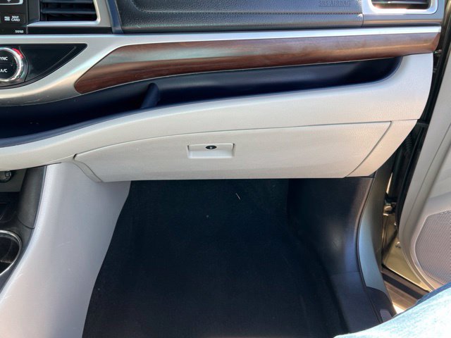 Used 2016 Toyota Highlander Limited AWD/4WD image 34