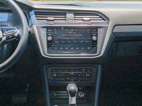 Used 2023 Volkswagen Tiguan SE FWD image 19
