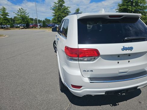 Used 2020 Jeep Grand Cherokee Overland AWD/4WD image 32