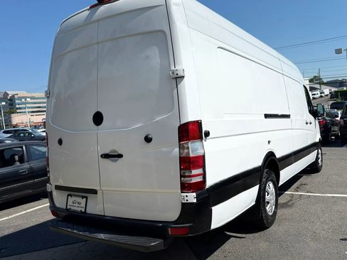 Used 2015 Mercedes-Benz Sprinter 2500 image 7