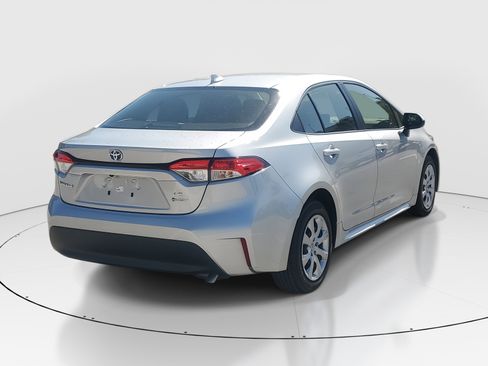 Used 2025 Toyota Corolla LE image 3