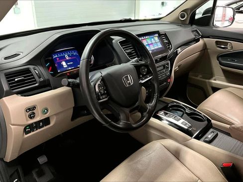 Used 2019 Honda Pilot Elite image 2