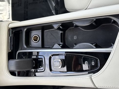 Used 2024 Volvo XC90 T8 Plus w/ Protection Package Premier image 25