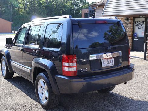 Used 2011 Jeep Liberty Limited AWD/4WD image 7