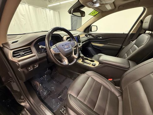 Used 2018 GMC Acadia Denali w/ Technology Package FWD image 11
