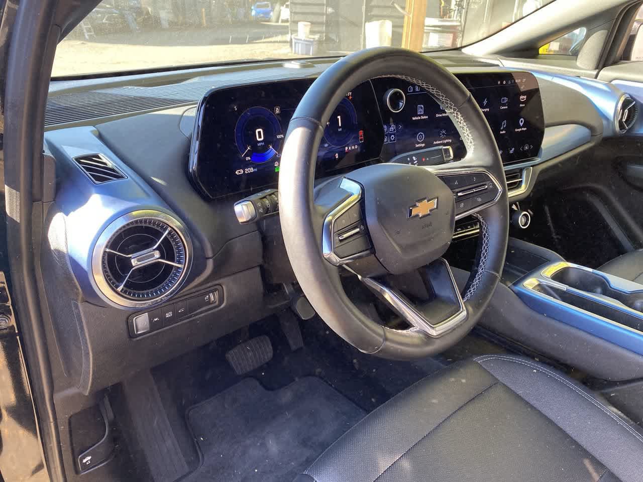 Used 2024 Chevrolet Equinox EV LT AWD/4WD image 2