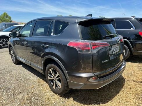 Used 2018 Toyota RAV4 XLE w/ Carpet Mat Package FWD image 4