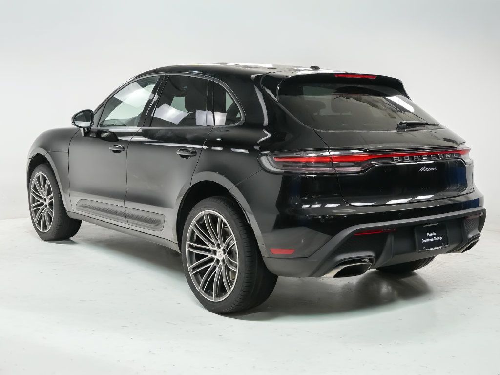 Used 2026 Porsche Macan AWD/4WD image 3
