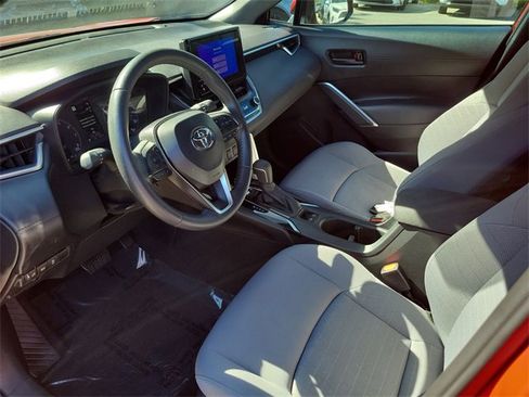 Used 2024 Toyota Corolla Cross SE image 11