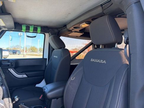 Used 2017 Jeep Wrangler Sahara w/ Connectivity Group image 14