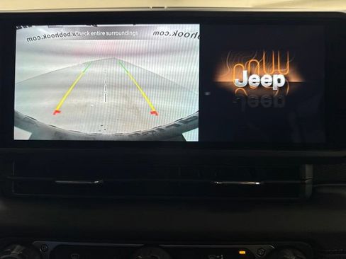 Used 2025 Jeep Wrangler Unlimited Rubicon AWD/4WD image 16