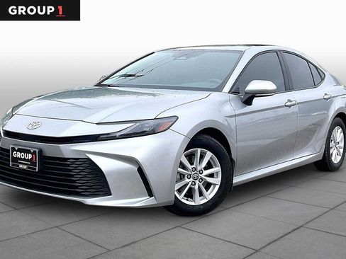 Used 2025 Toyota Camry LE FWD image 1