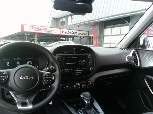 Used 2023 Kia Soul LX w/ Option Group 015 FWD image 21