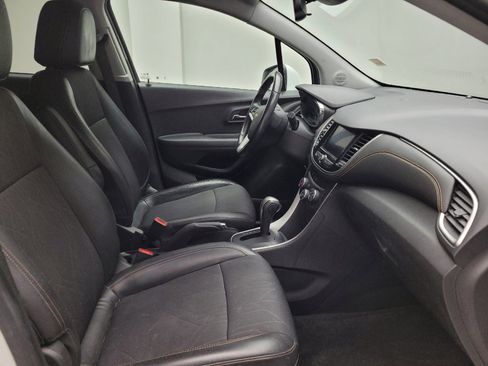 Used 2020 Chevrolet Trax LT w/ LT Convenience Package AWD/4WD image 21