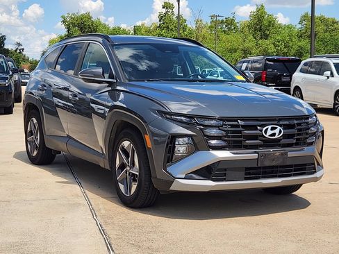 Used 2025 Hyundai Tucson SEL FWD image 3