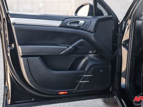 Used 2015 Porsche Cayenne Turbo image 49