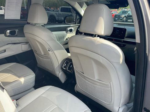 Used 2025 Kia Sorento SX image 33