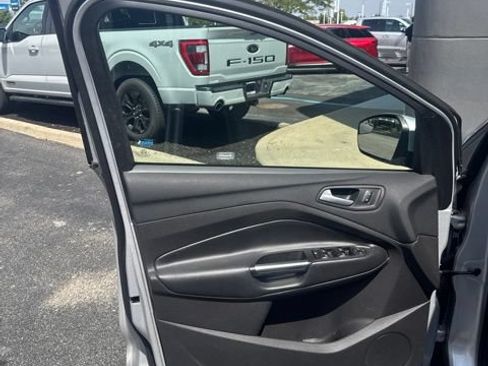 Used 2017 Ford Escape SE FWD image 11