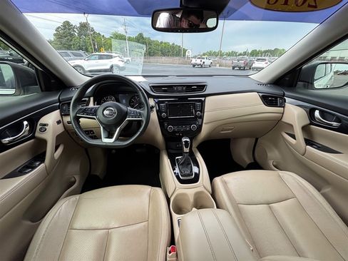 Used 2018 Nissan Rogue SL w/ Premium Package FWD image 17