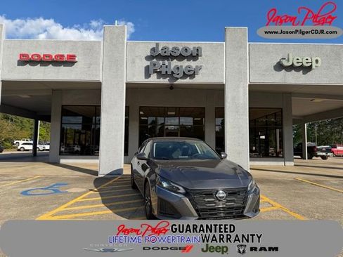 Used 2023 Nissan Altima 2.5 SV FWD image 1
