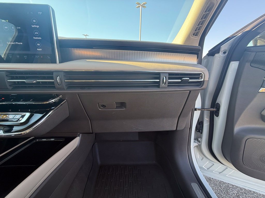 Used 2024 Lincoln Corsair AWD w/ Equipment Group 101A image 31