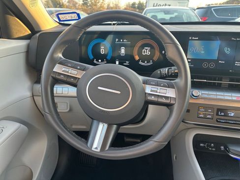 Used 2025 Hyundai Kona SEL image 28