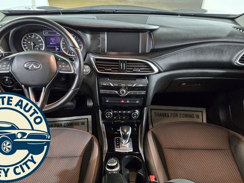 Used 2018 INFINITI QX30 AWD image 26