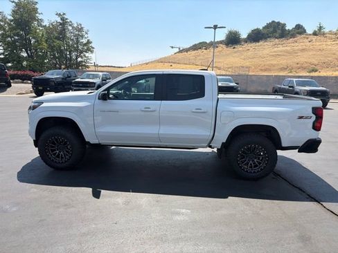 Used 2023 Chevrolet Colorado Z71 w/ Z71 Convenience Package 2 AWD/4WD image 5