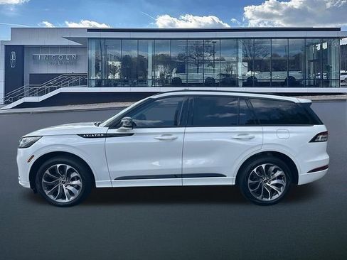 New 2026 Lincoln Aviator AWD w/ Jet Appearance Package image 4