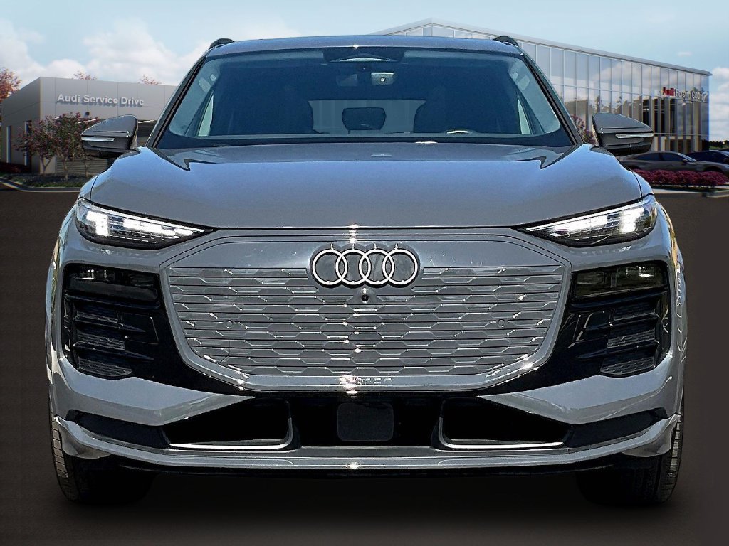 Used 2025 Audi Q6 e-tron Premium Plus w/ Premium Plus AWD/4WD image 2